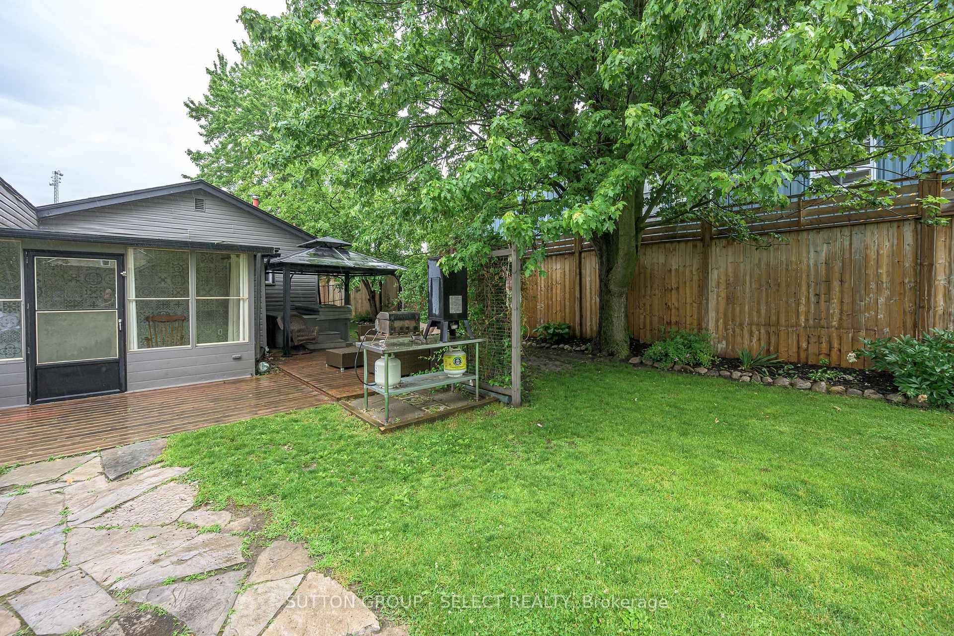 152 Elm Street photo 22