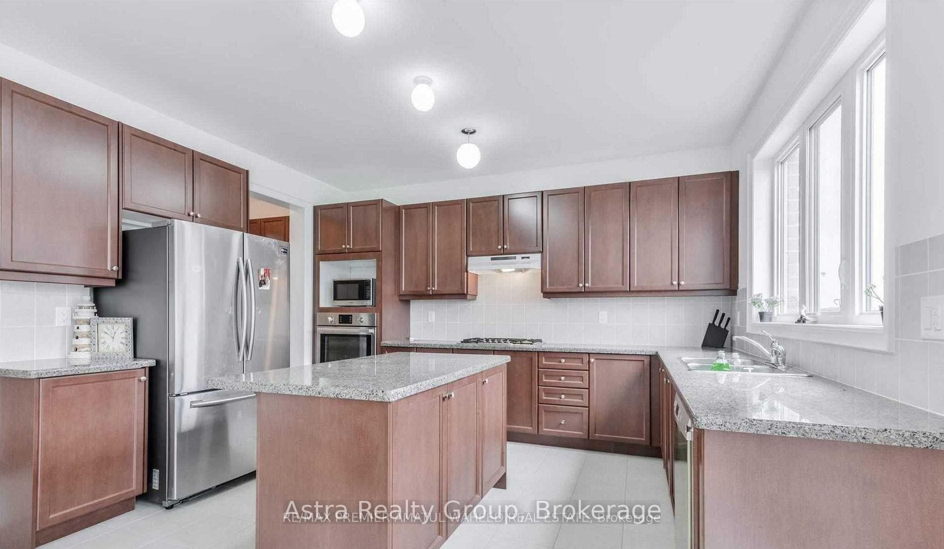 596 Mactier Drive photo 14