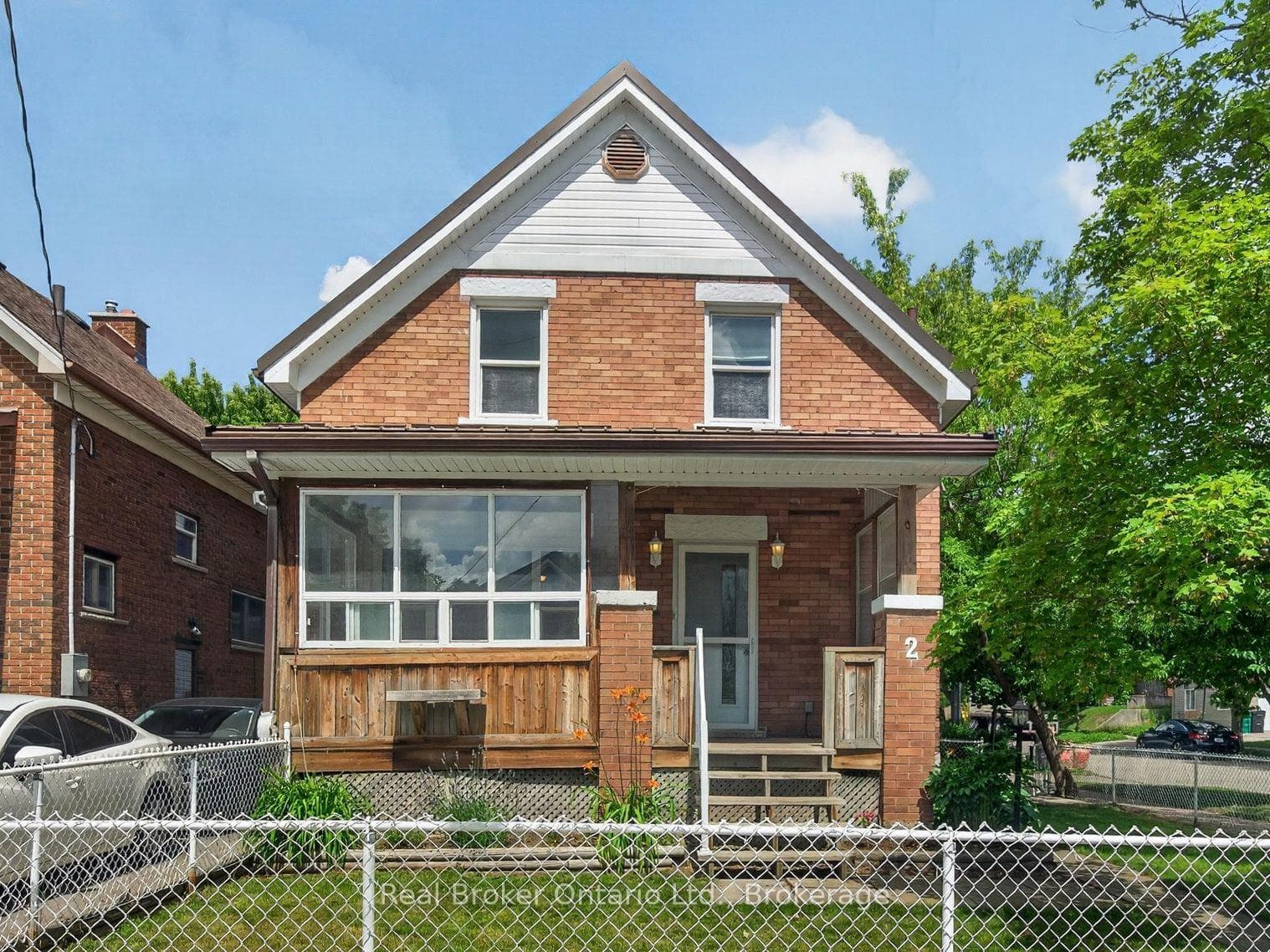 2 Herlan Avenue photo 1