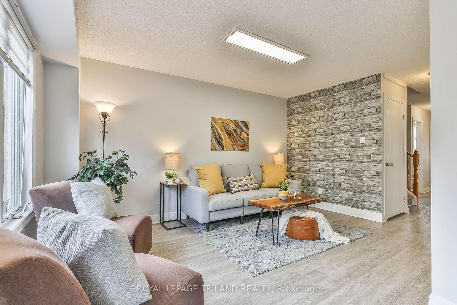 952 THISTLEDOWN Way photo 17