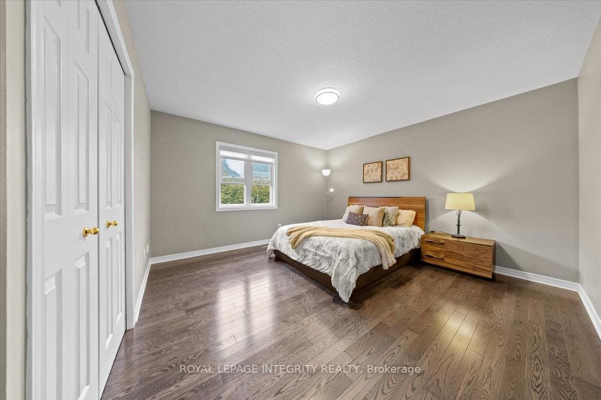 32 Eliza Crescent photo 31