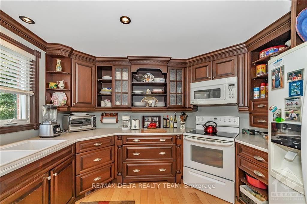 6776 JEANNE D'ARC Boulevard photo 11