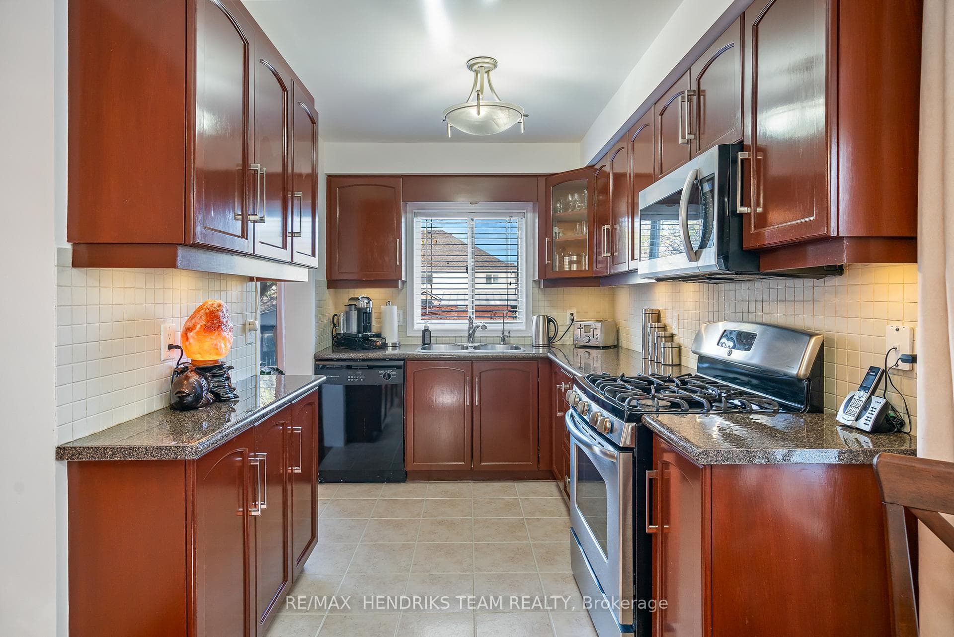 28 Elderberry Avenue photo 11