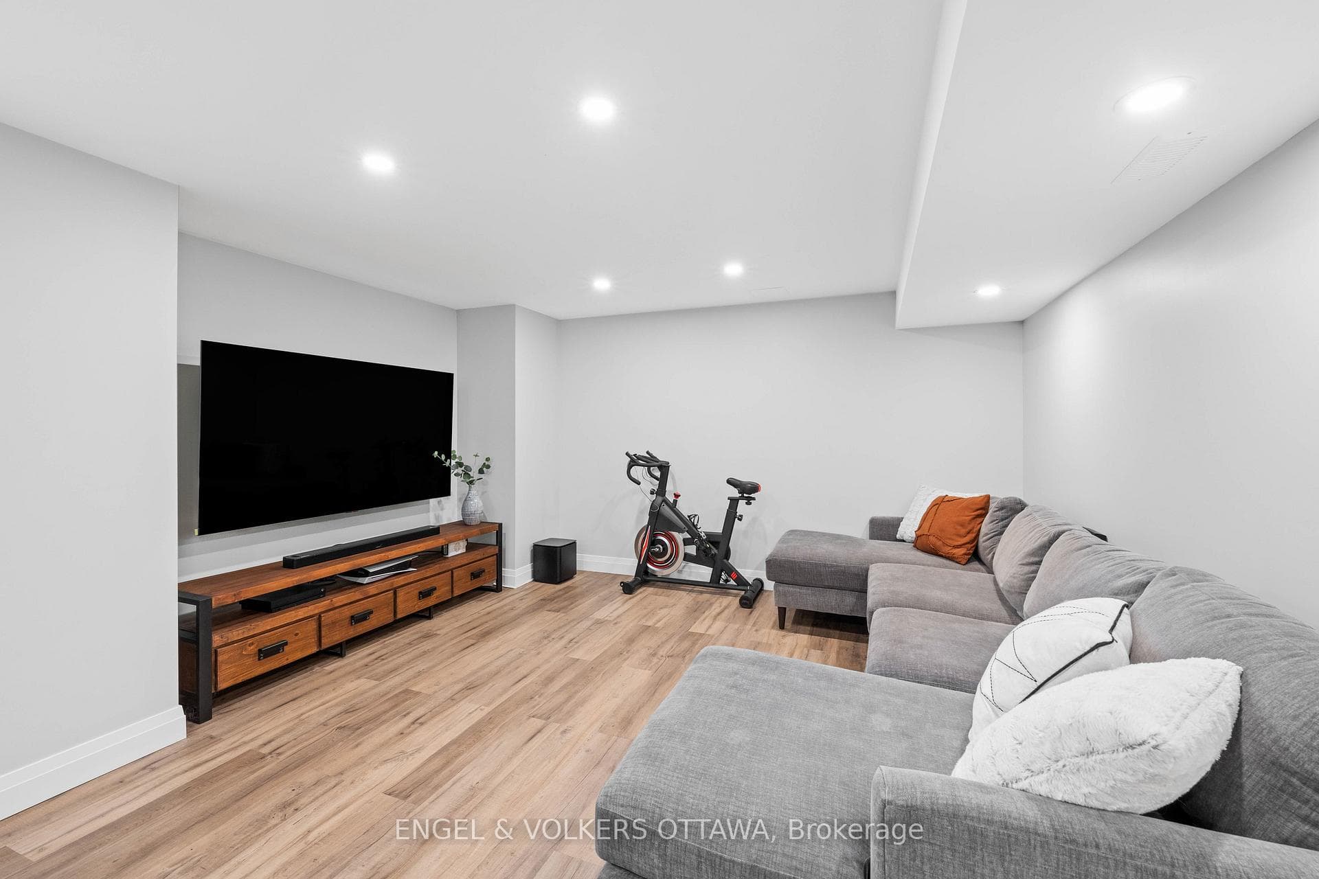 416 Vendevale Avenue photo 32