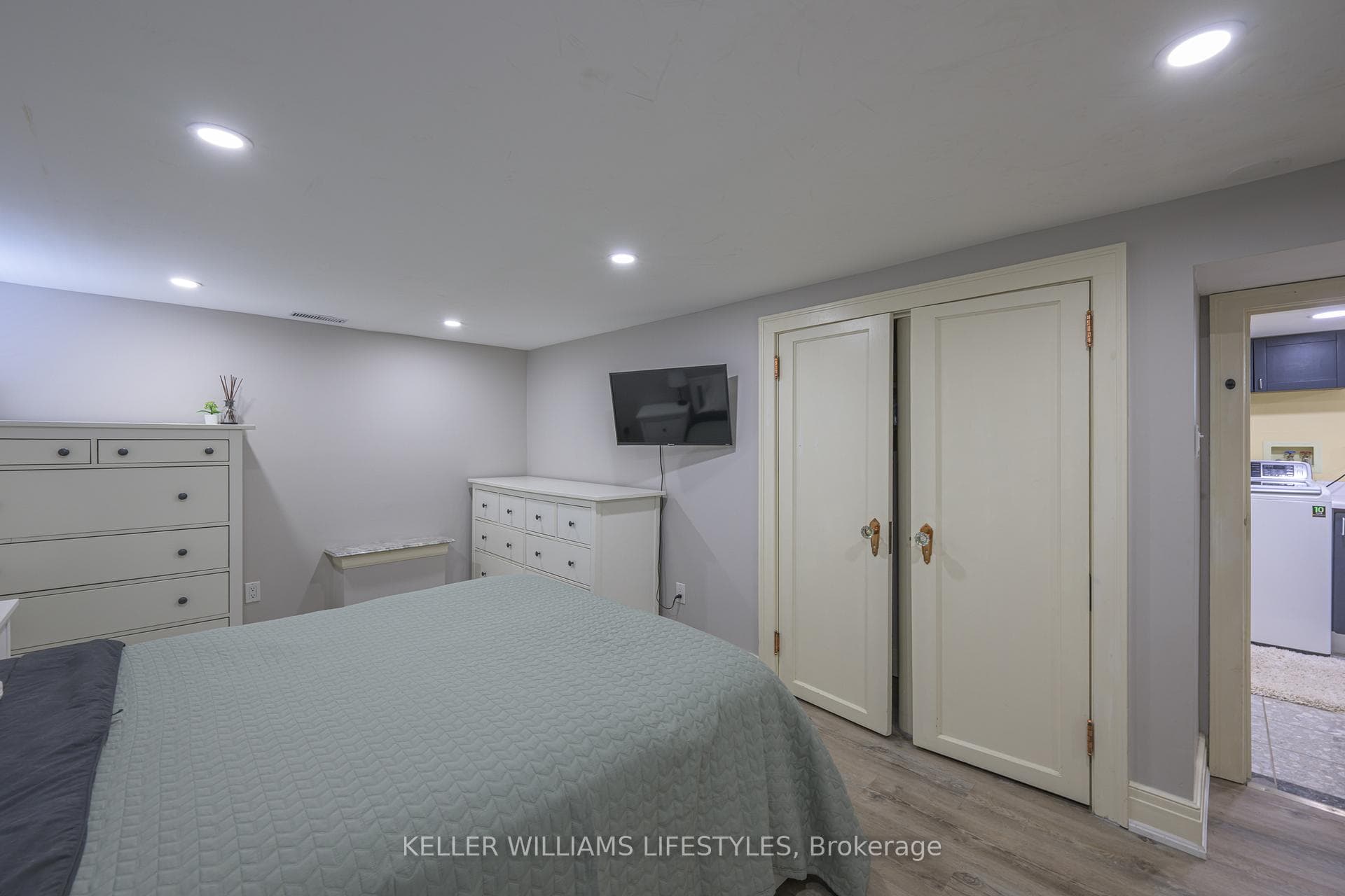 178 Thornton Avenue photo 35