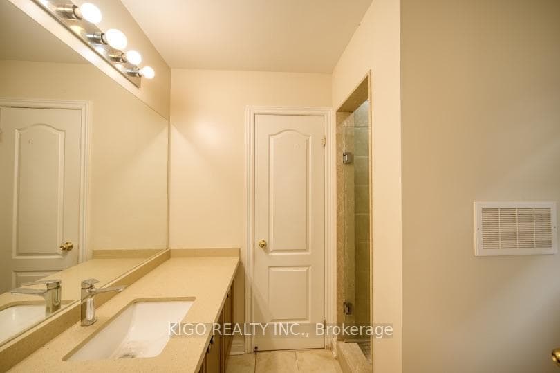 548 Wasaga Crescent photo 28