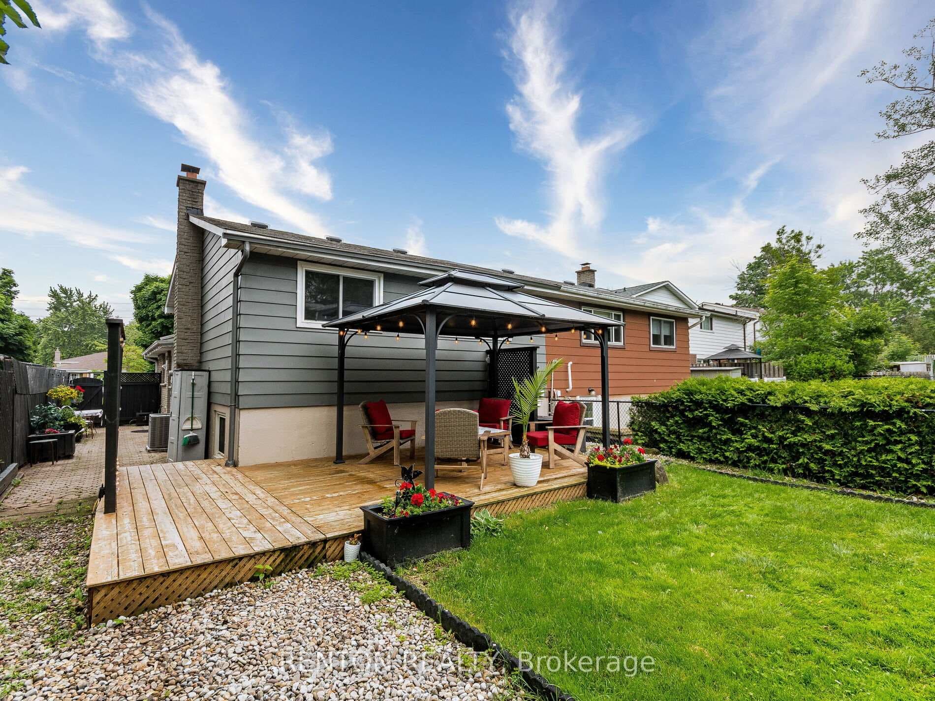 3285 Hornbeam Crescent photo 5