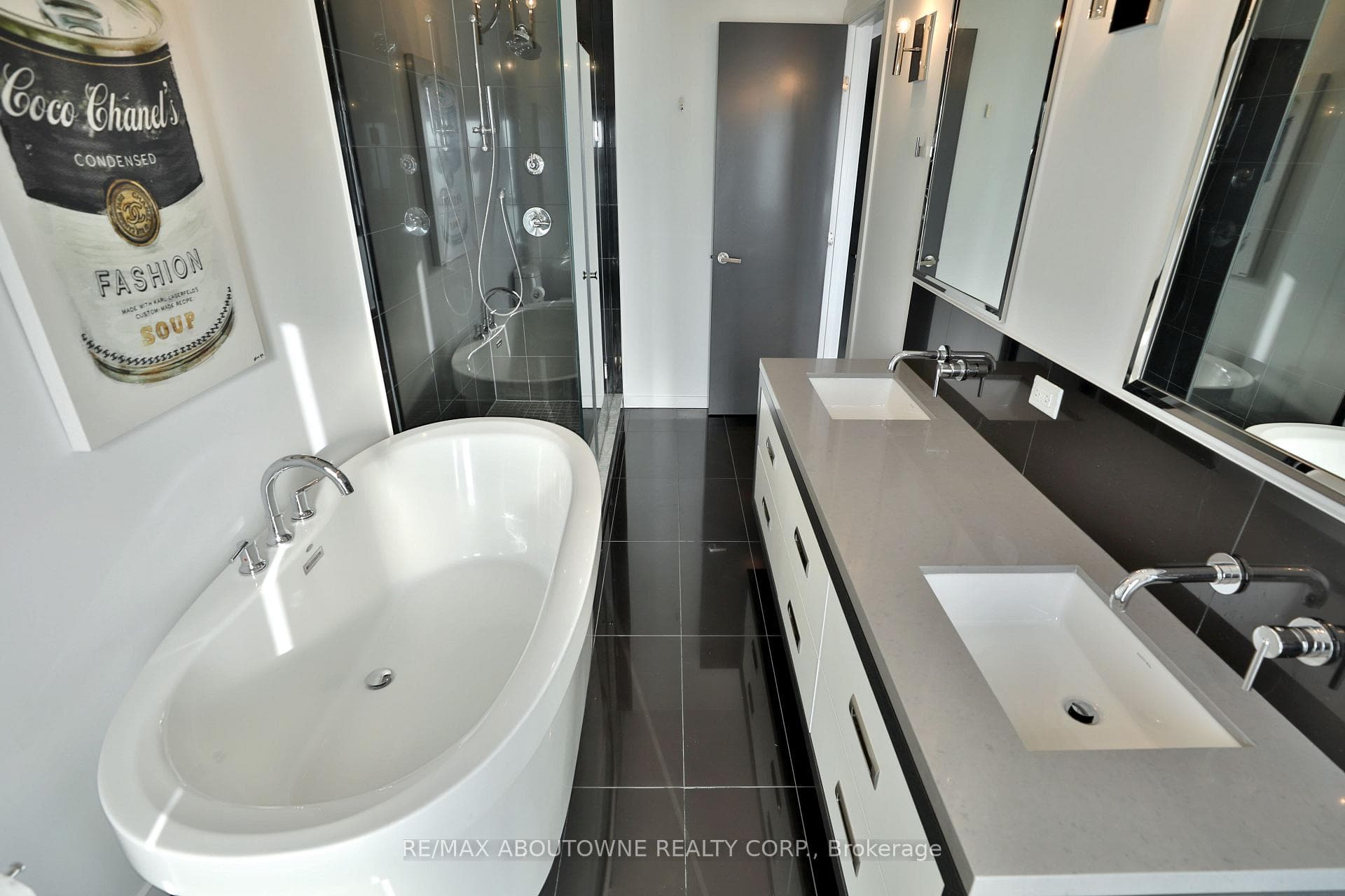 220 VELLWOOD Common photo 17