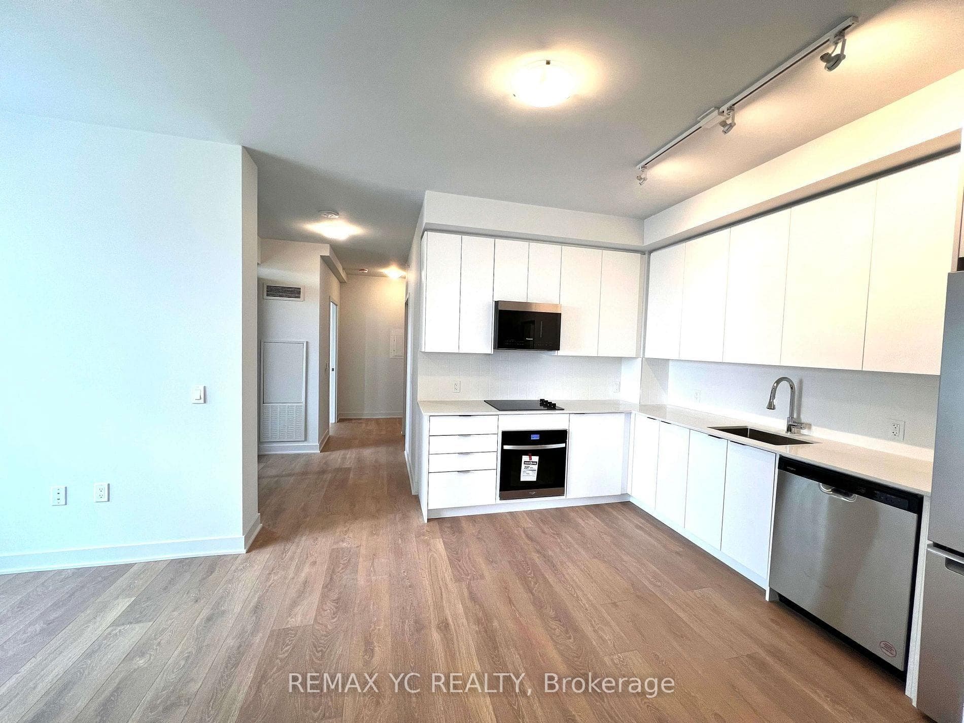 2920 Highway 7 Road Unit 1105 photo 5