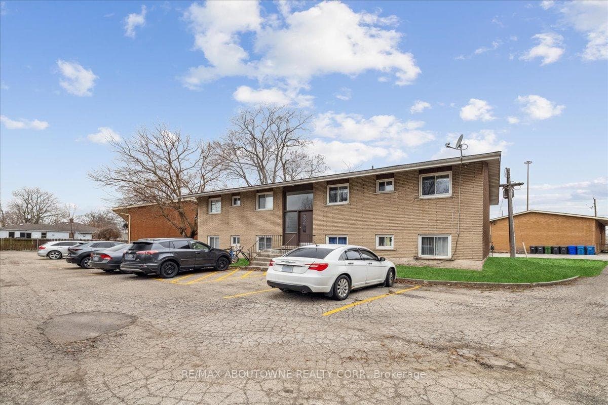 2350 Queensway Drive Unit 3 photo 7