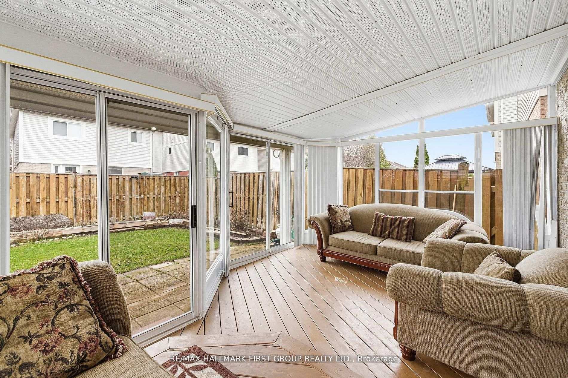 32 Samandria Avenue photo 16