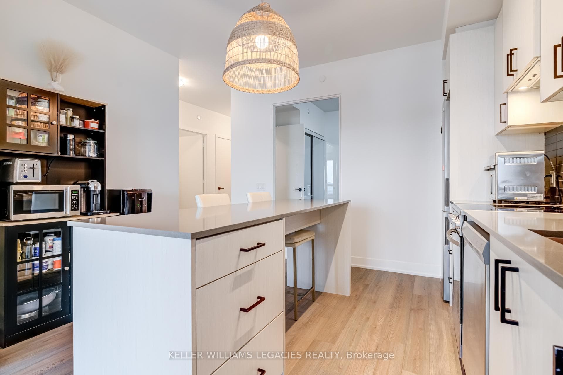 50 George Butchart Drive Unit 614 photo 3
