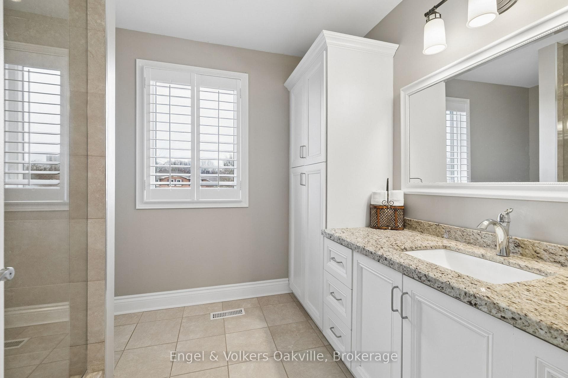 1433 Kathleen Crescent photo 28