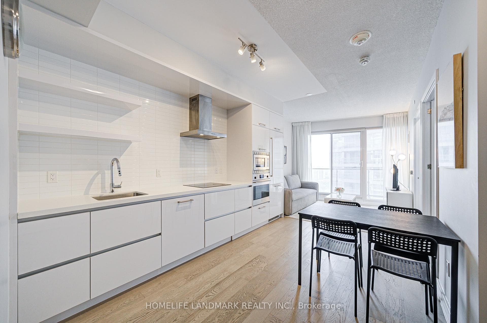 2221 Yonge Street Unit 2304 photo 10