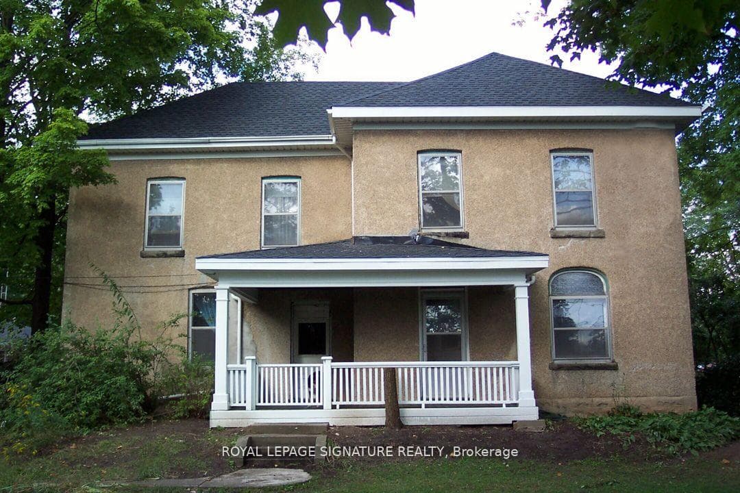 1592 Centre Road photo 1