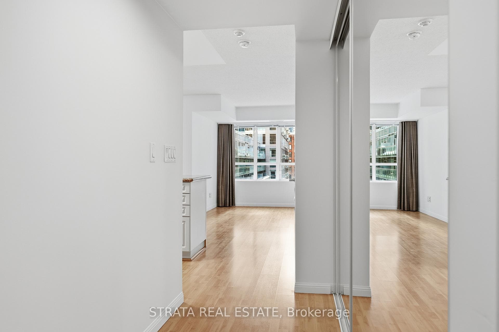 140 Simcoe Street Unit 501 photo 3