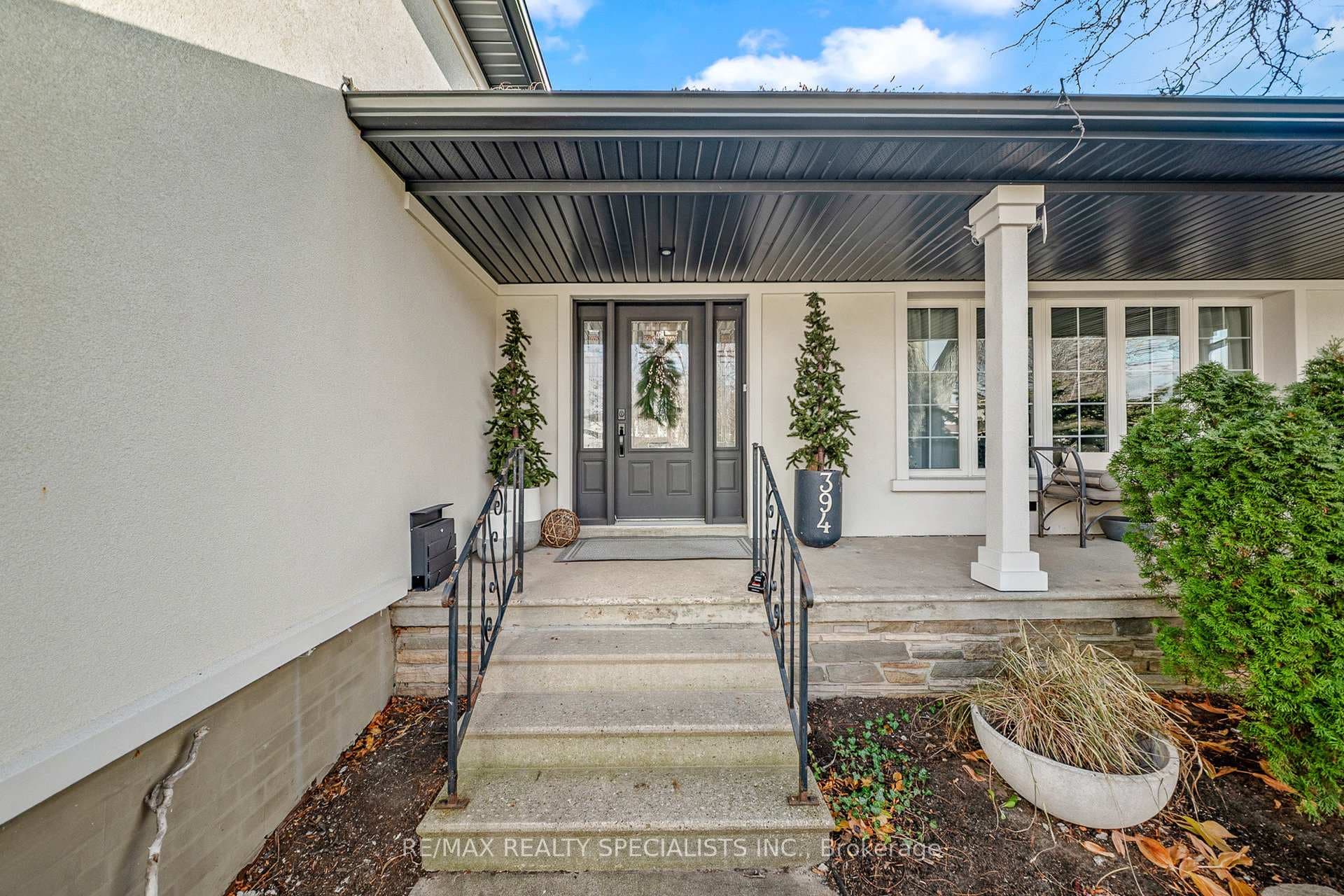 394 Tedwyn Drive photo 3