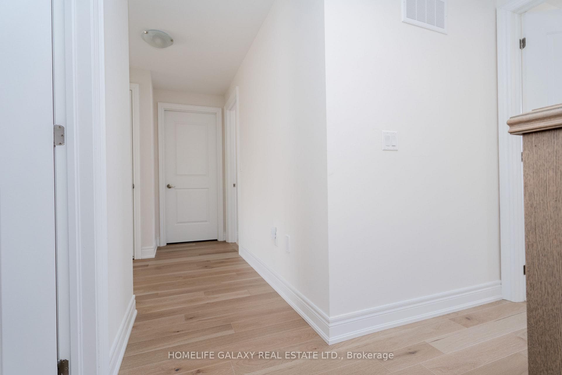 1071 Orenda Street photo 16