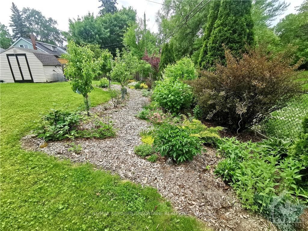 1526 CALEDON Street photo 23