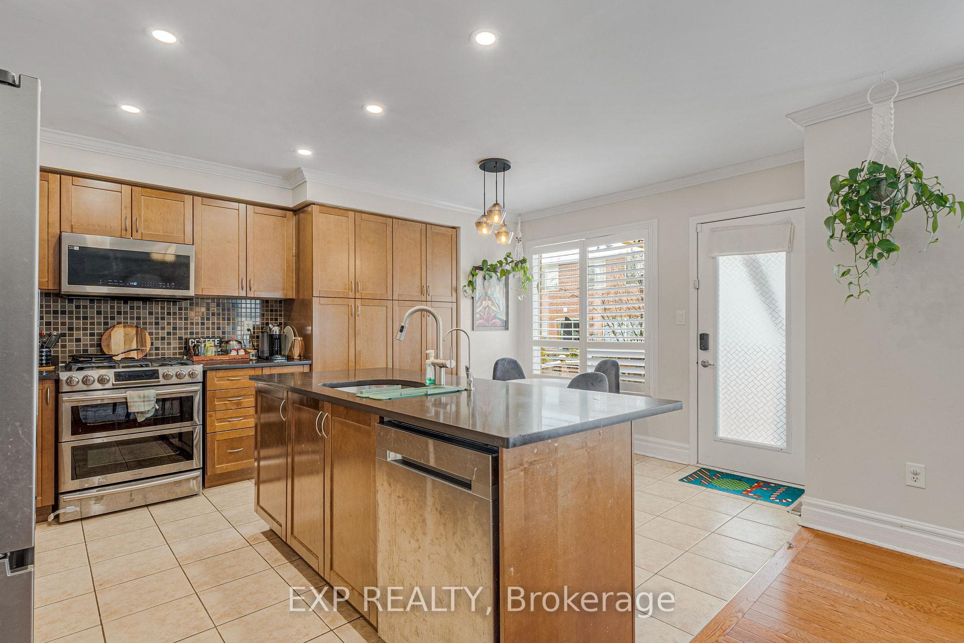 1193 Barr Crescent photo 18