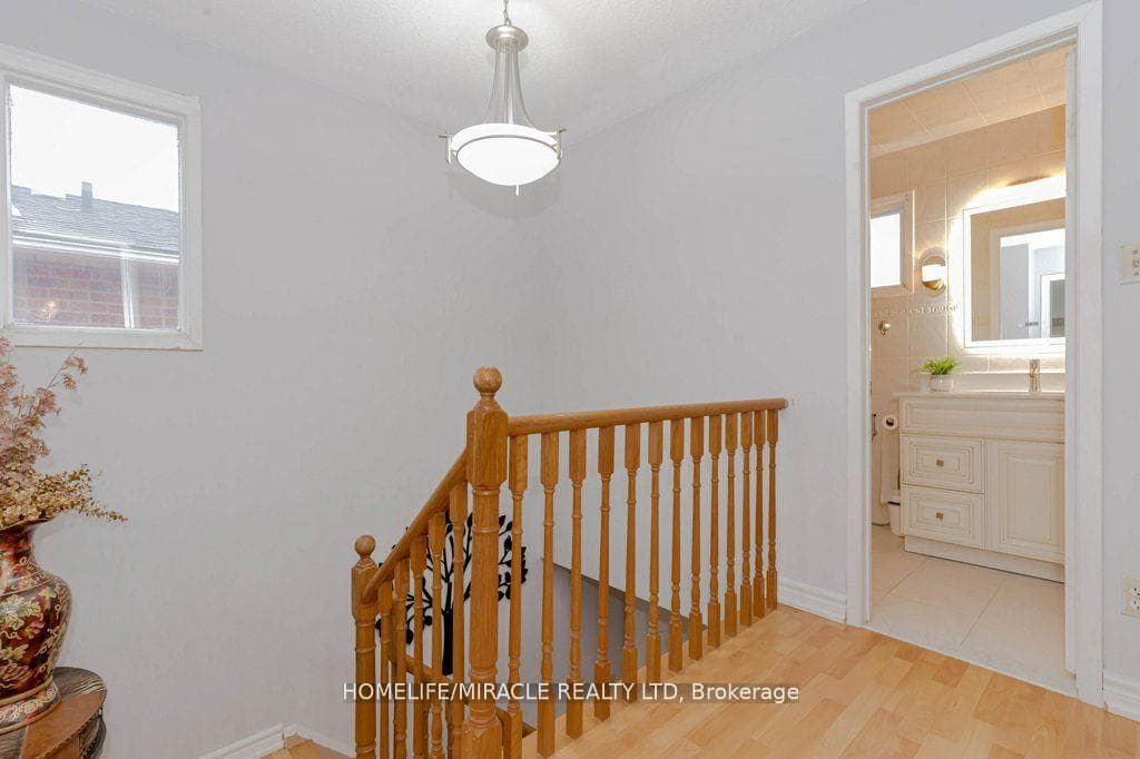 66 Ebby Avenue photo 23