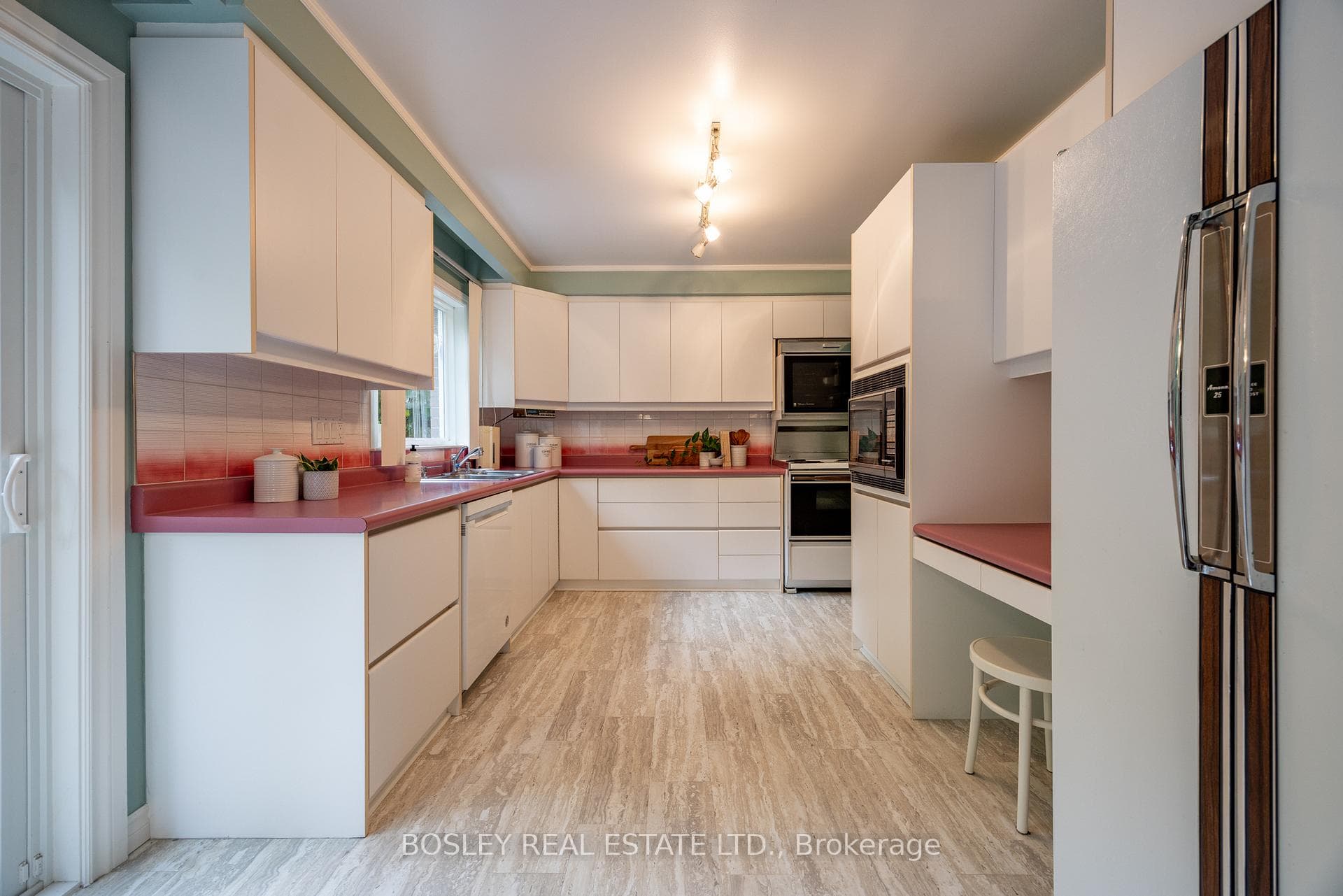 195 Upper Canada Drive photo 15