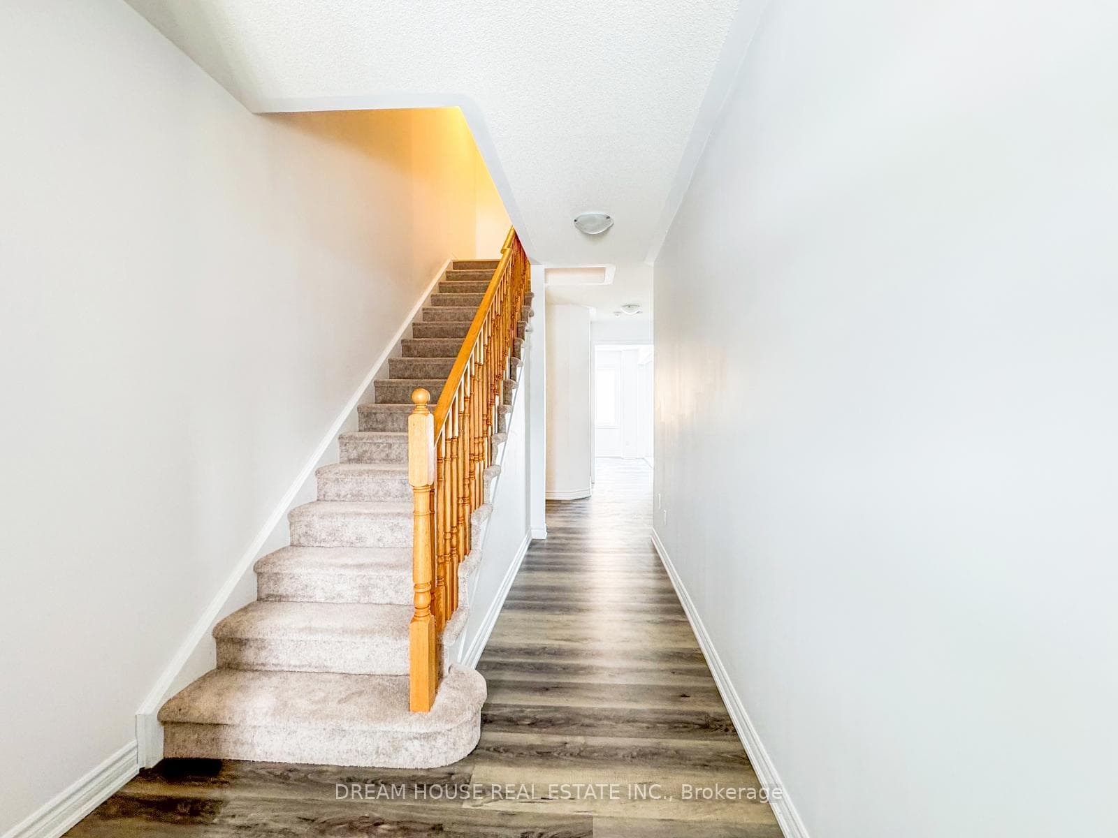 307 Russell Street photo 13