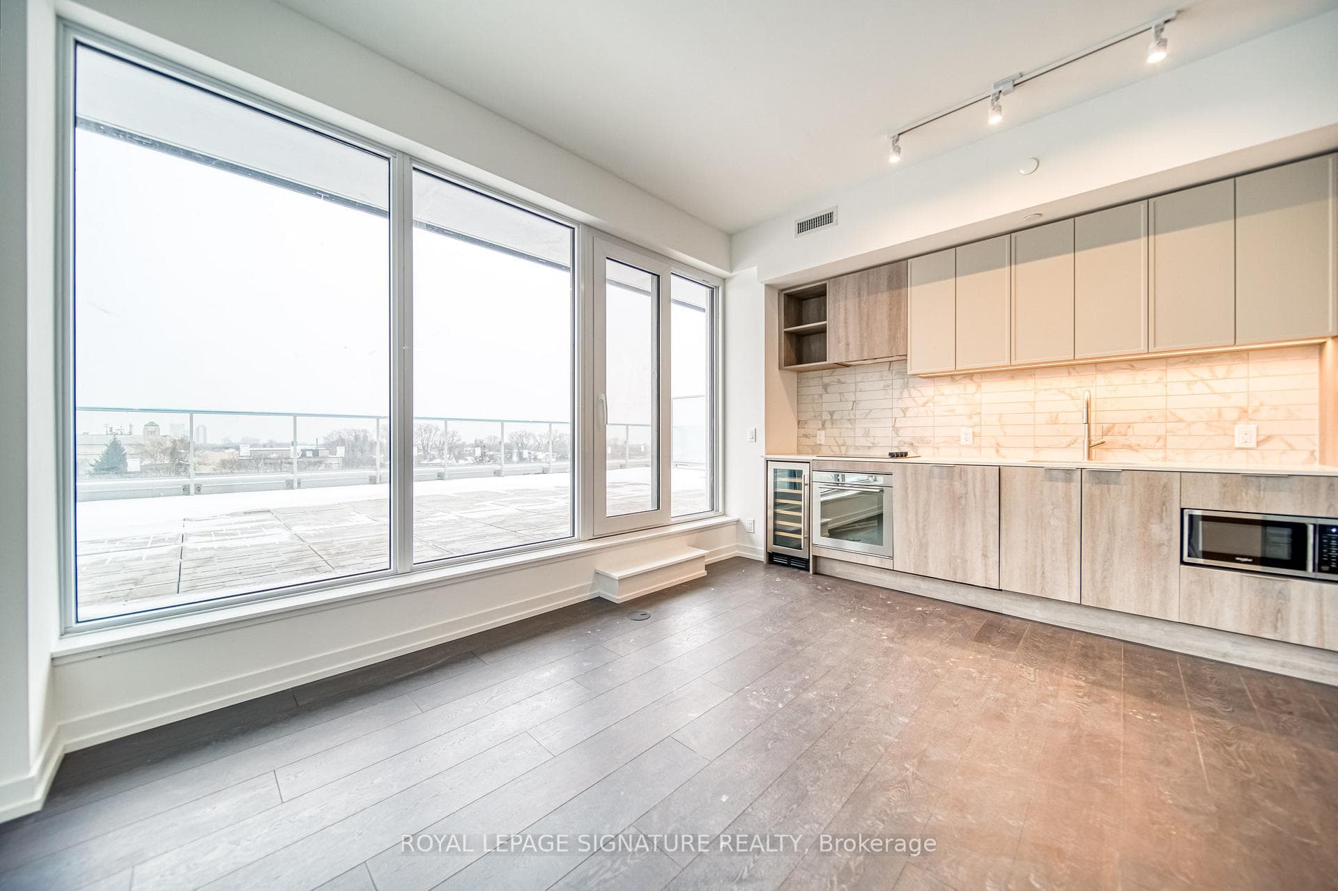 2020 Bathurst Street Unit 807 photo 9