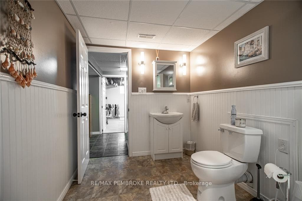 383 RUSSHAM Road photo 17