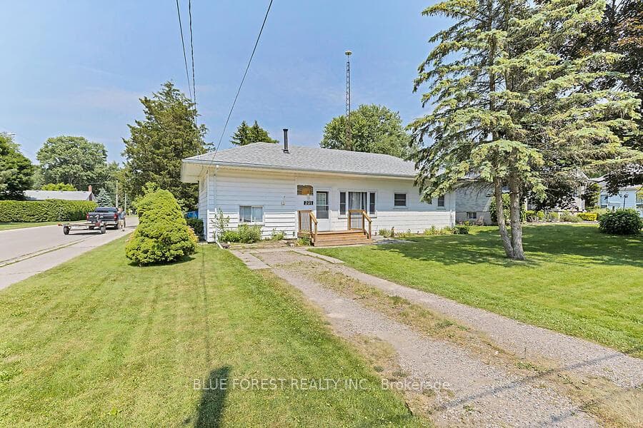 221 Nancy Street photo 3