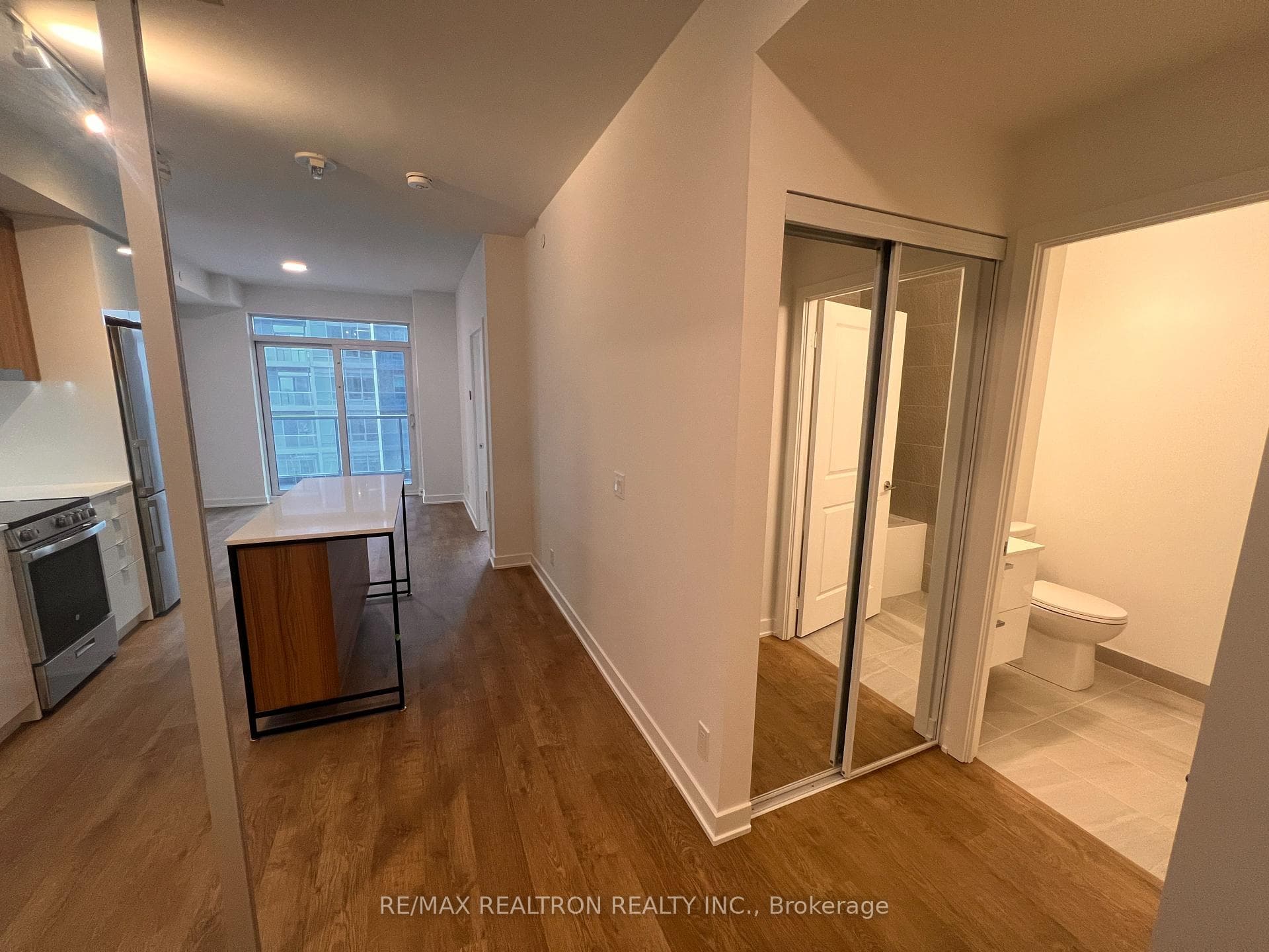30 Upper Mall Way Unit 2108 photo 3