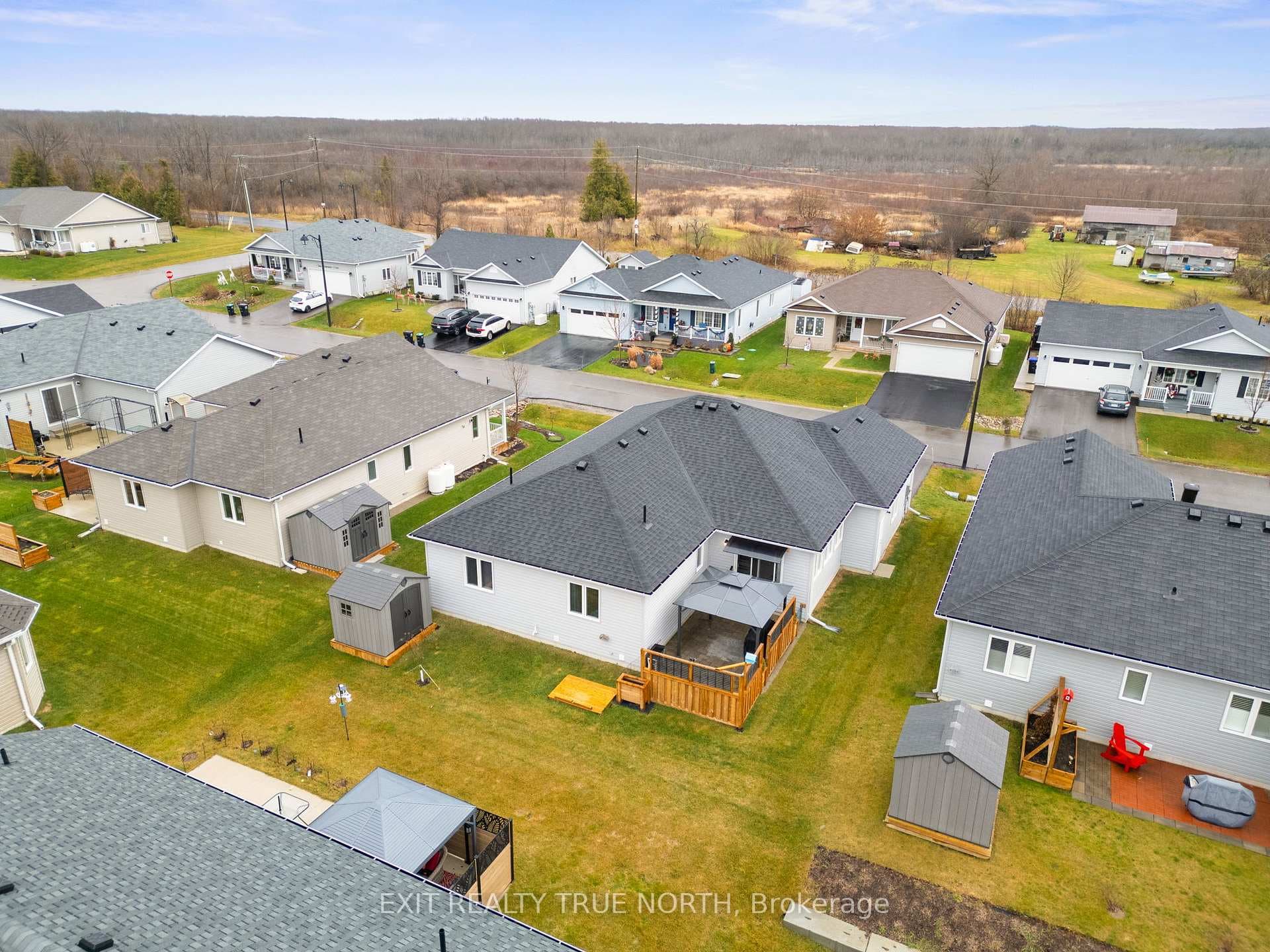 8 Sinclair Crescent photo 34