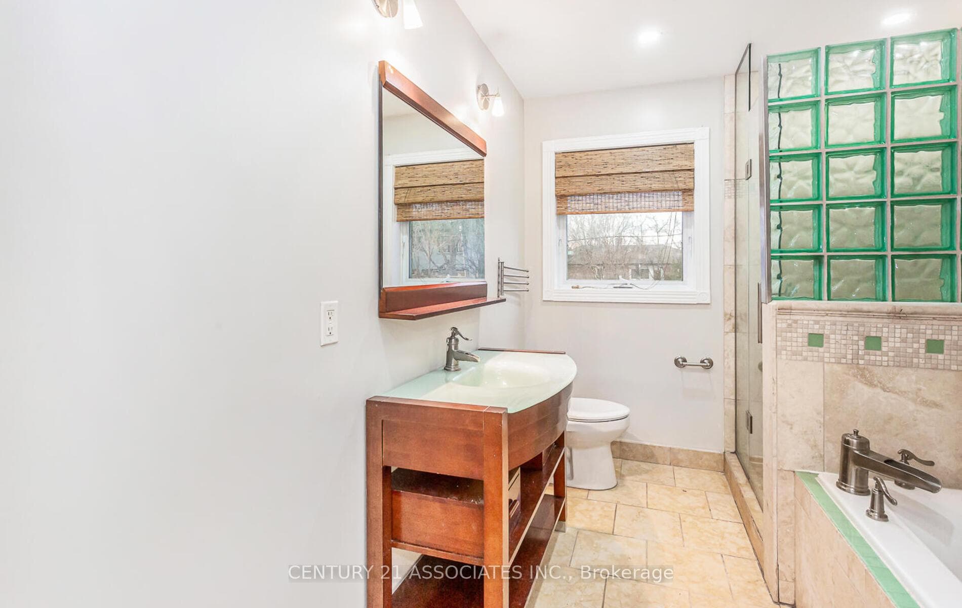 1338 Waverly Avenue photo 23