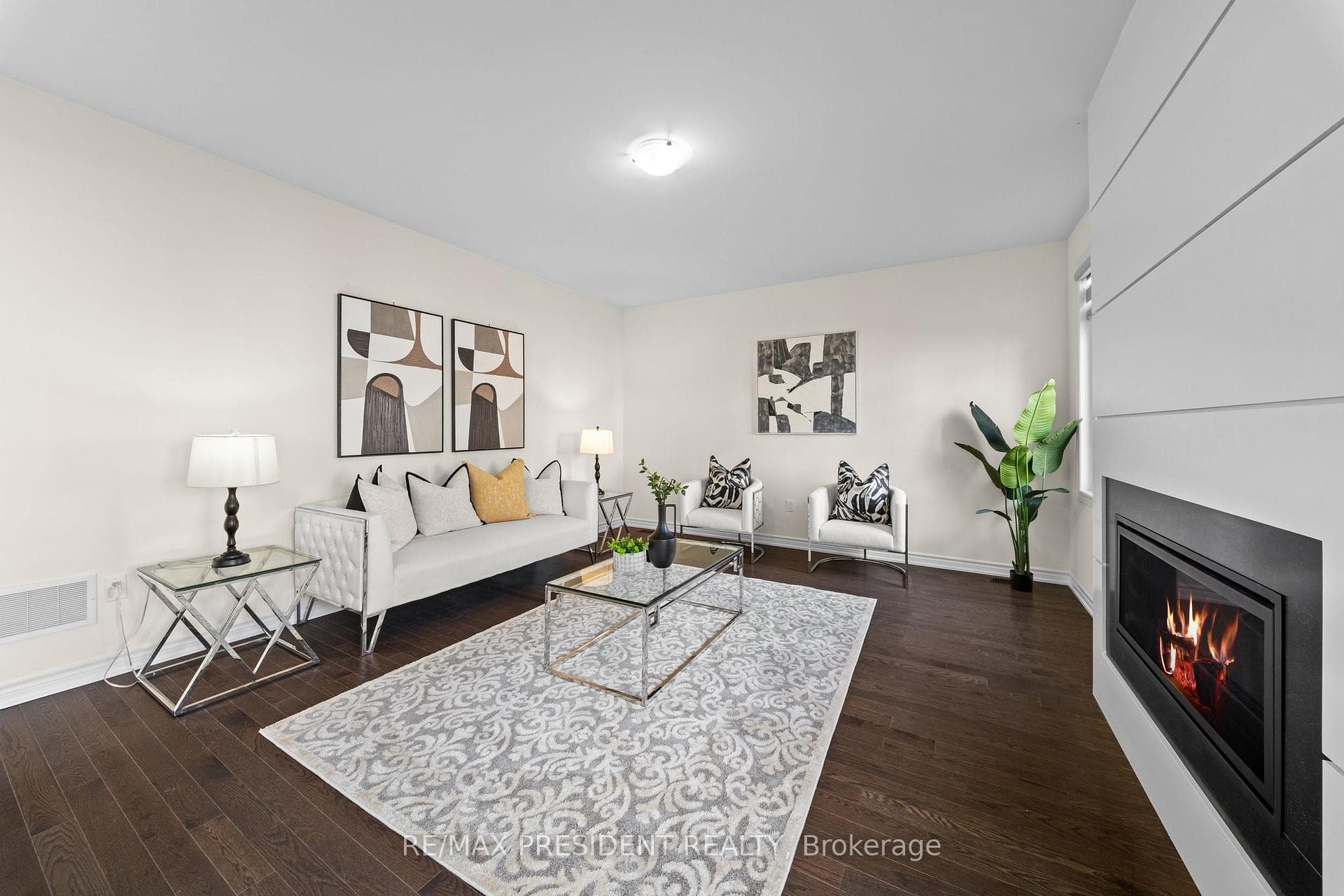 6 JENWOOD Crescent photo 19