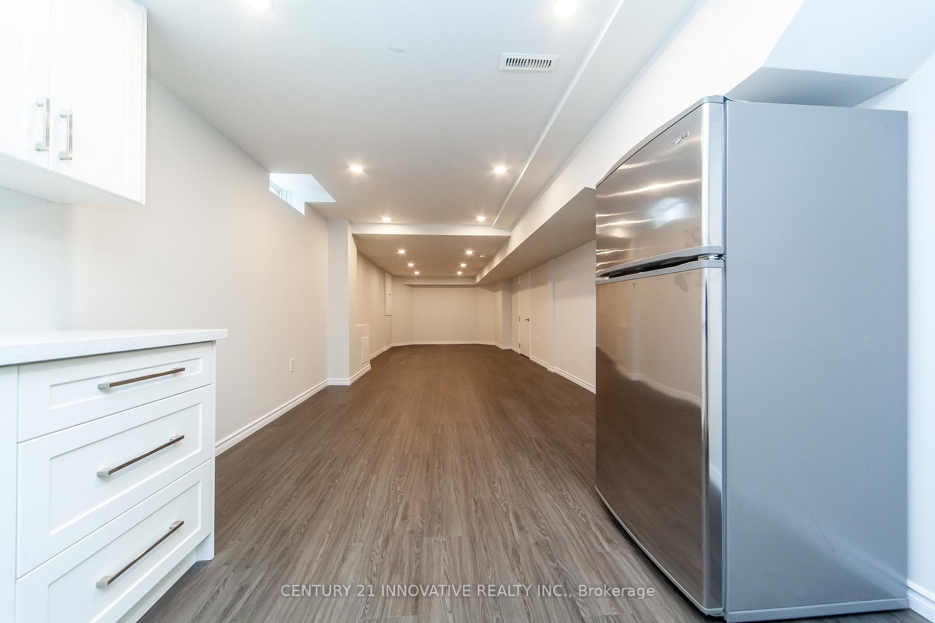 1075 Wildrose Crescent Unit B photo 15