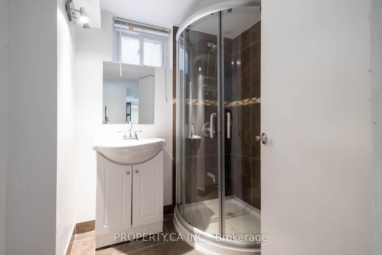 46 Shrewsbury Square Unit Lower photo 11