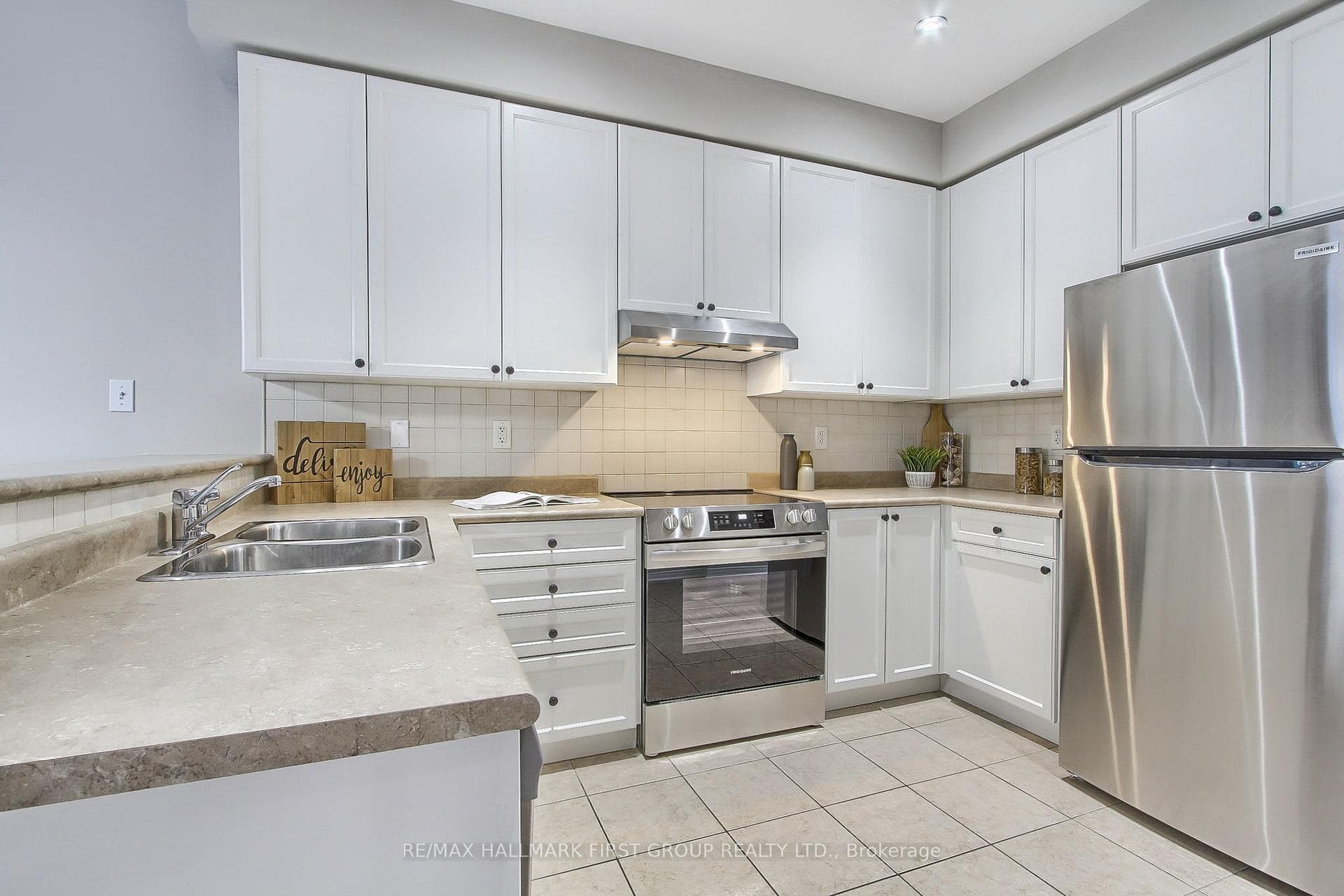 127 Decourcy-Ireland Circle photo 13