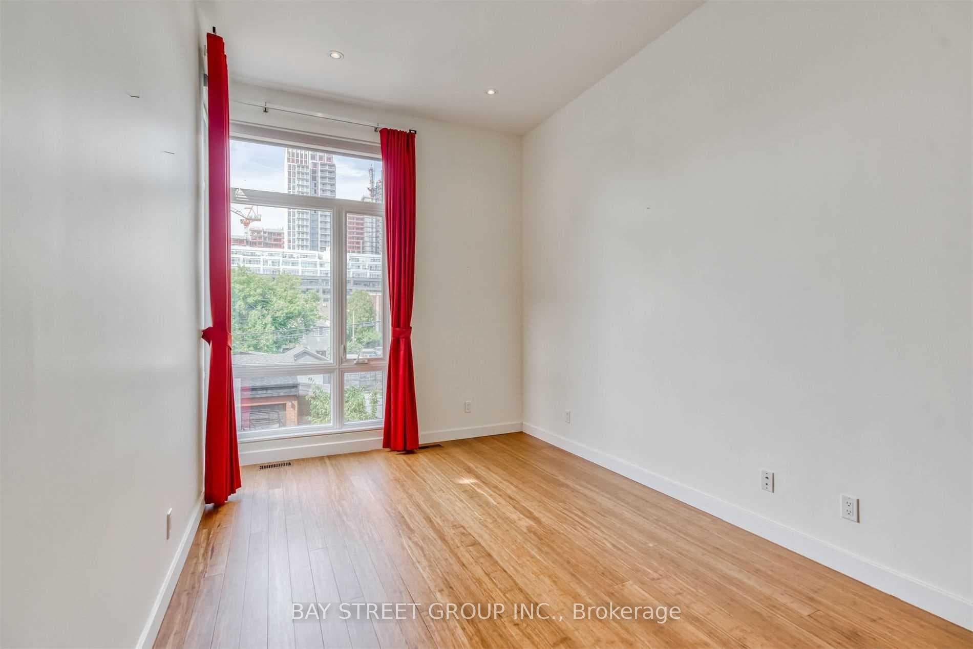 296 Borden Street photo 22