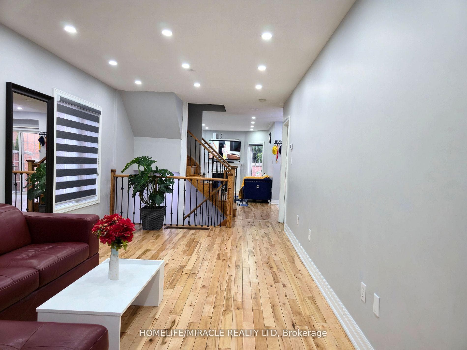 33 Atira Avenue photo 2