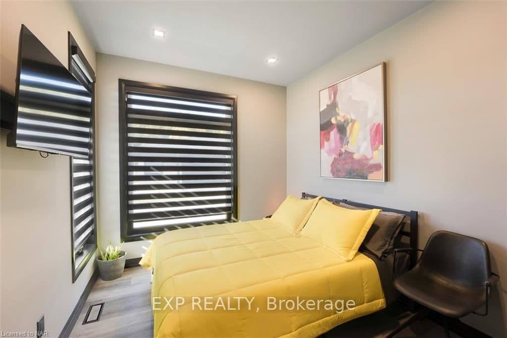 300 RICHMOND Street Unit 17 photo 17