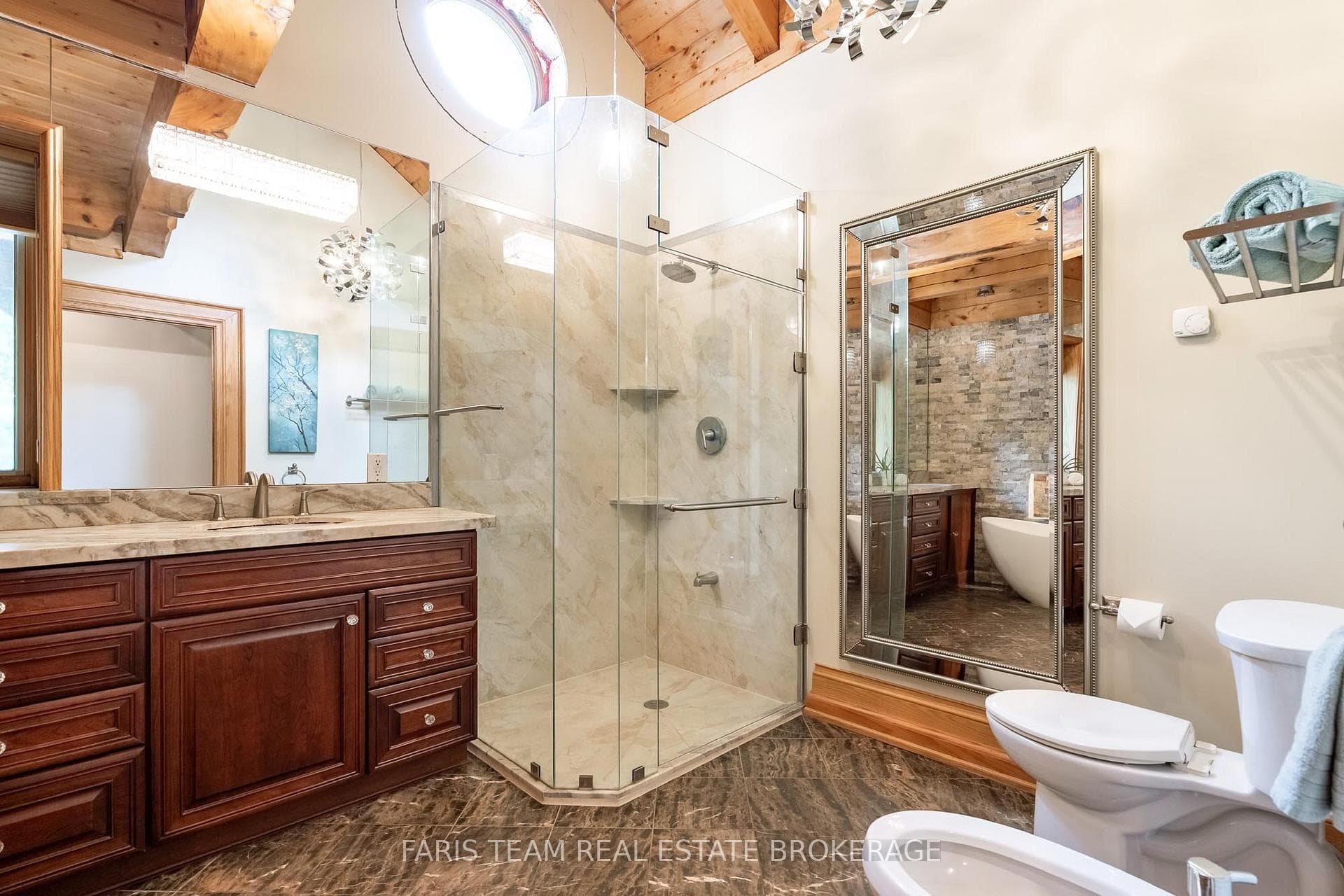636 Harbour Street photo 23