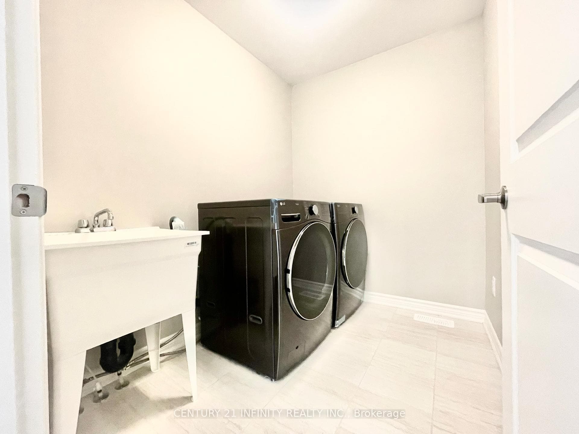 210 Cubitt Street photo 15