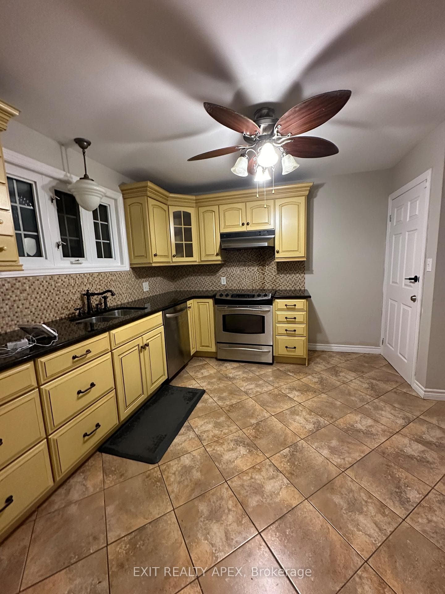 30 Churchill Avenue photo 11