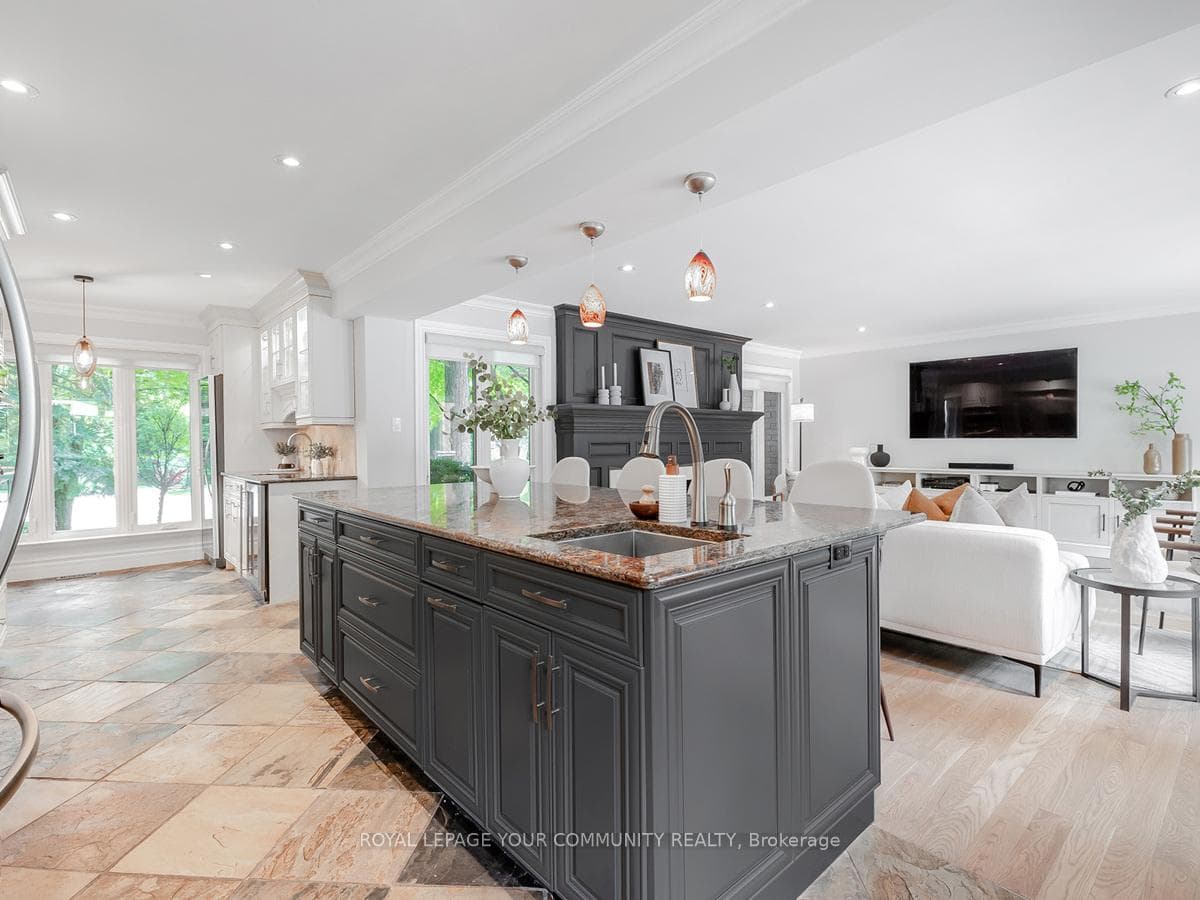21 Gowan Lane photo 24