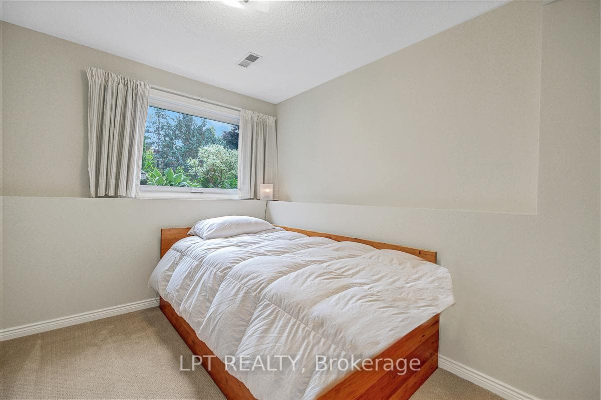 1772 Dunkirk Crescent photo 31