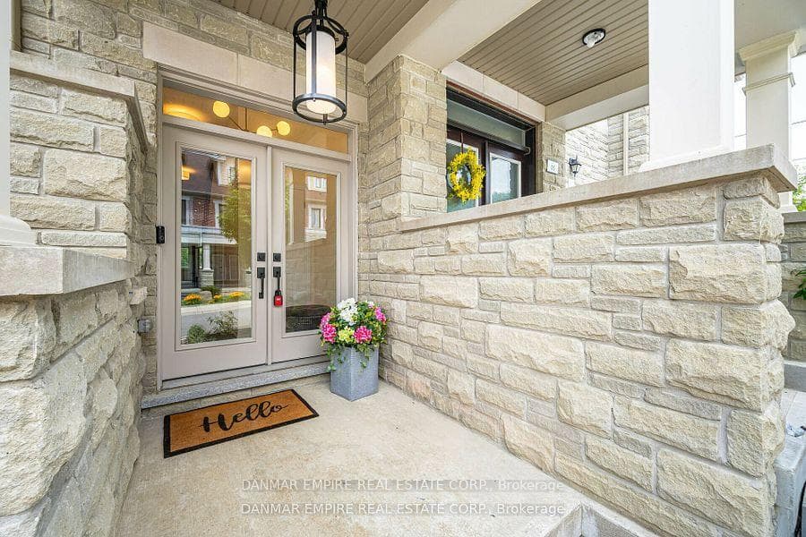 9 Hiawatha Court photo 3