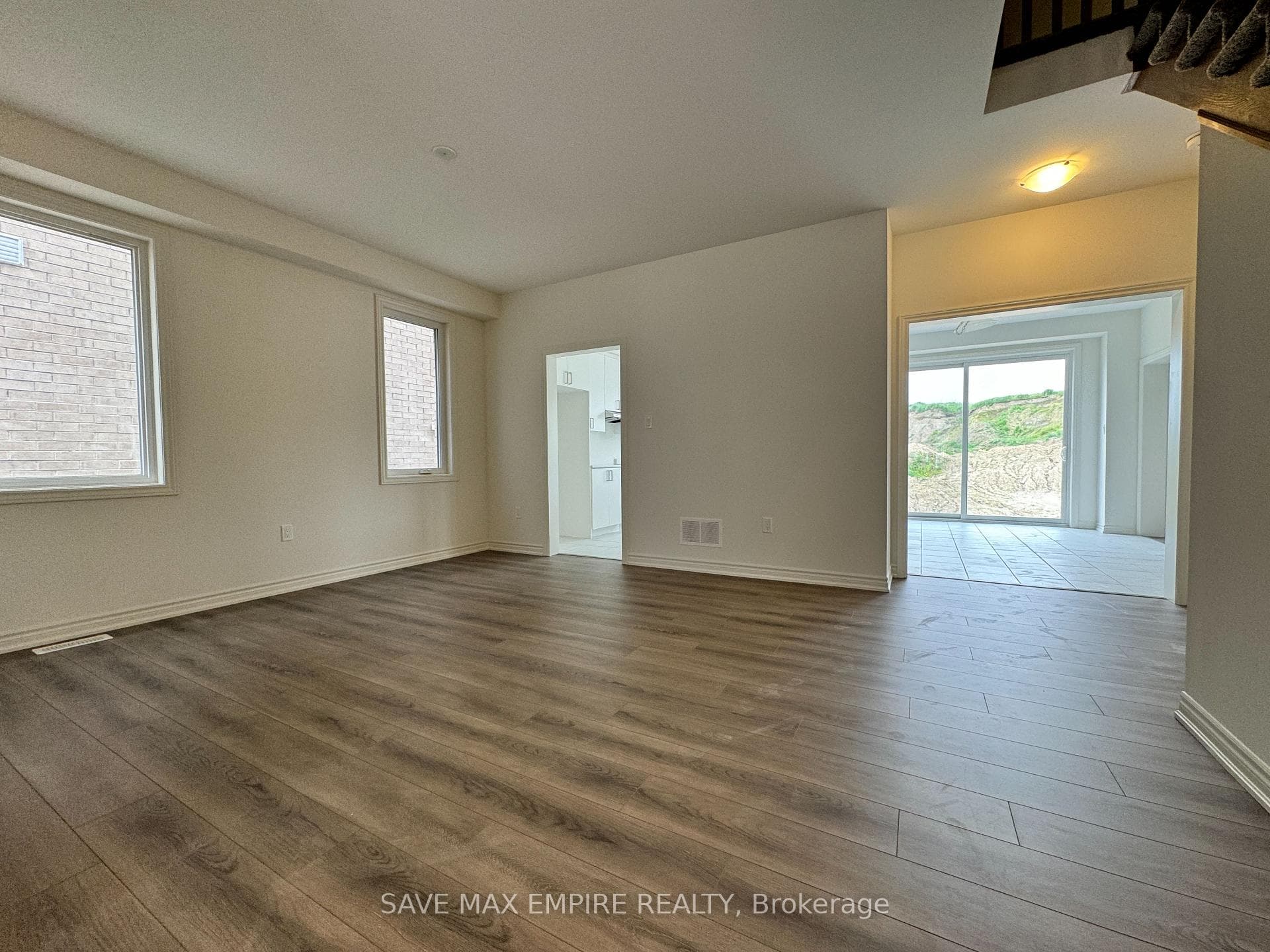 138 REA Drive photo 5