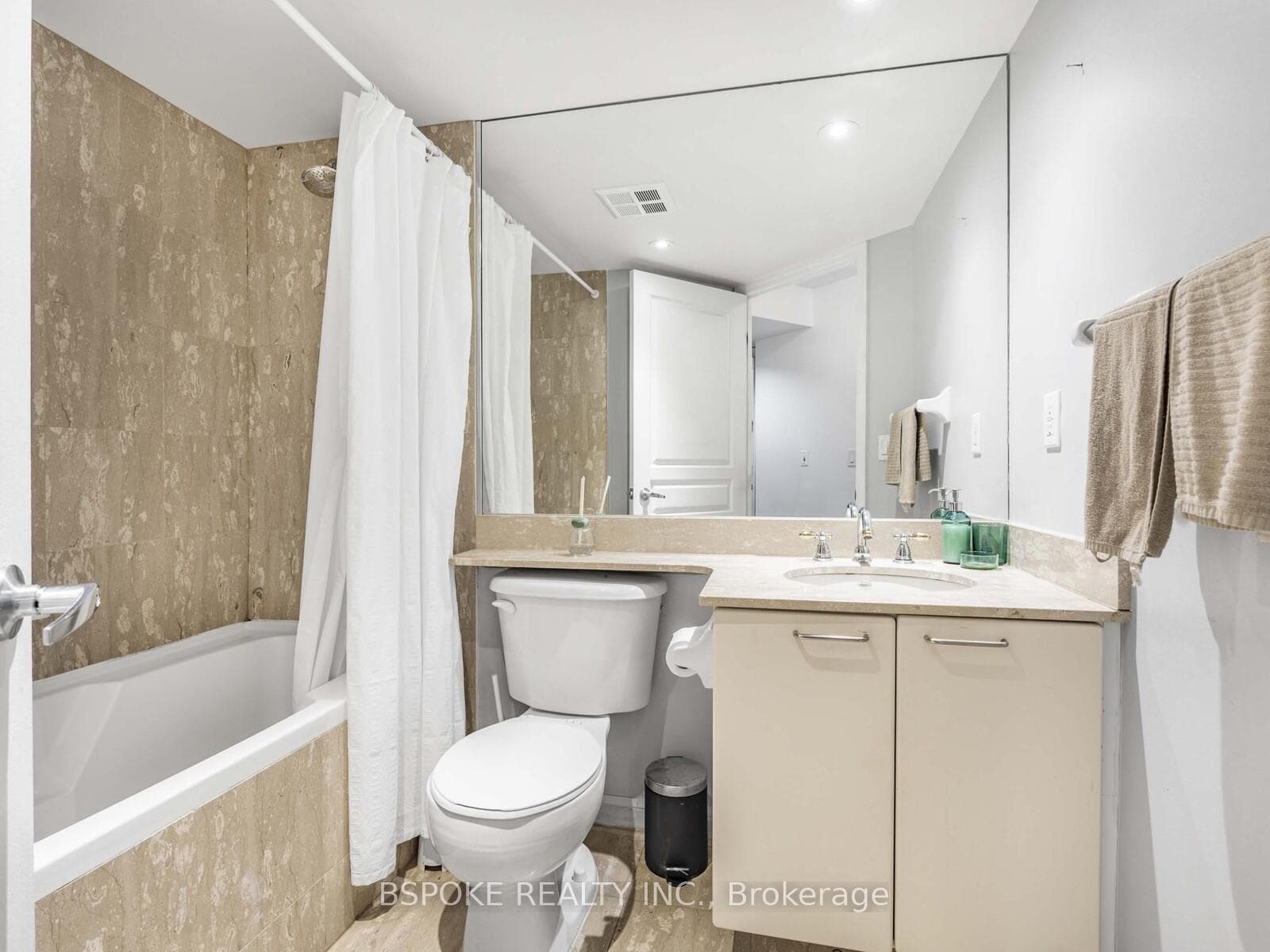 140 Simcoe Street Unit 304 photo 13
