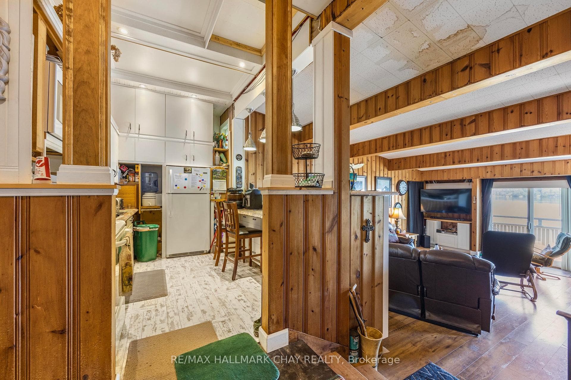 111 Shoreline Drive photo 5