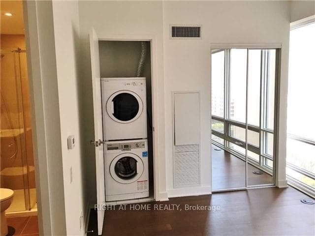 15 Grenville Street Unit 2604 photo 2